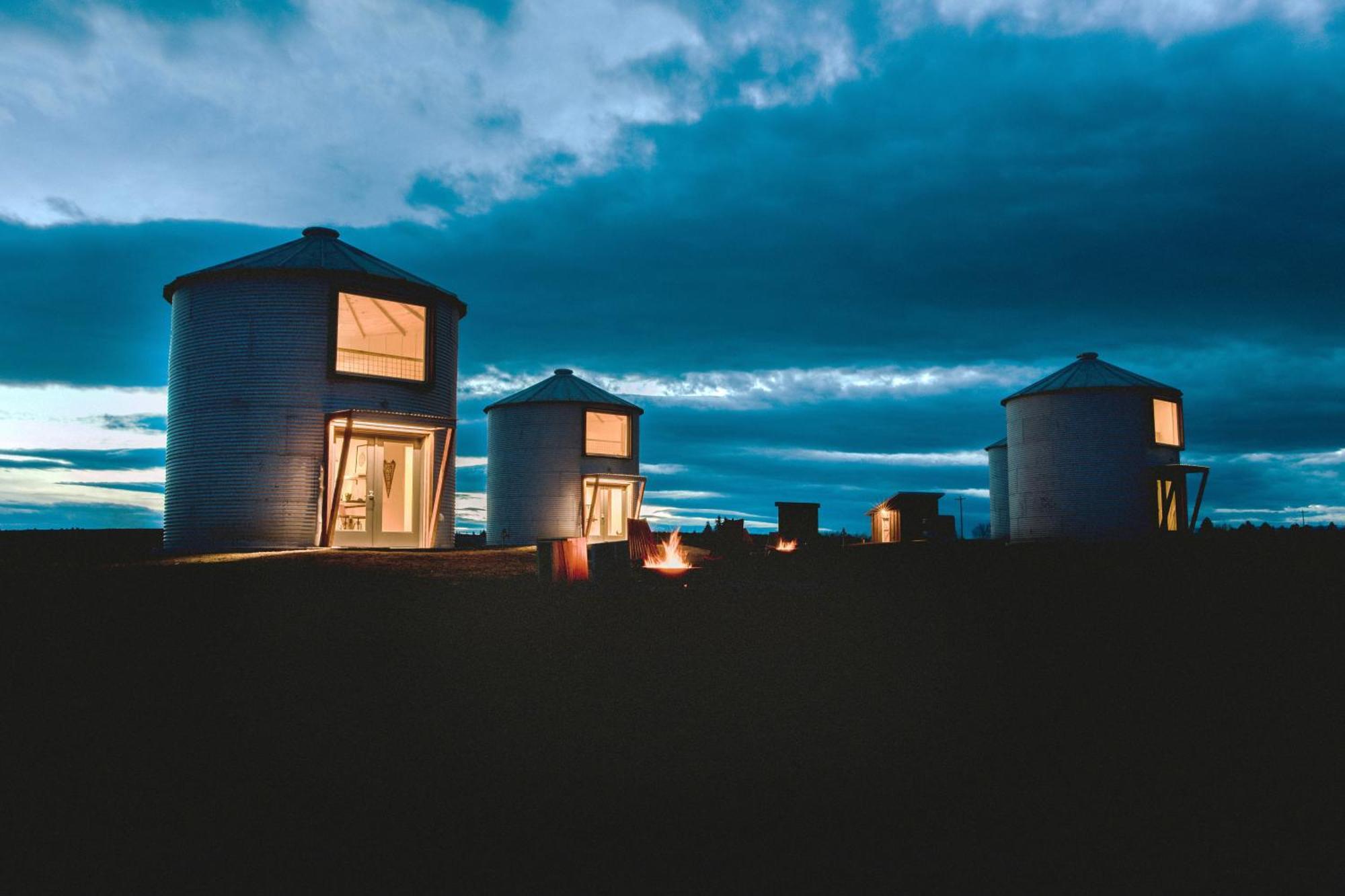 Clark Farm Silos - 5 Silo Mountain View Retreat كاليسبيل، مونتانا المظهر الخارجي الصورة