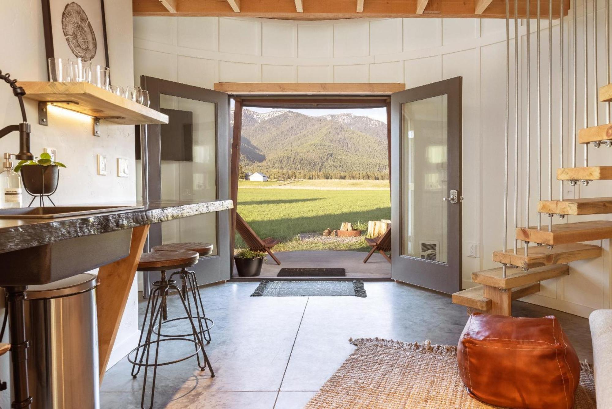 Clark Farm Silos - 5 Silo Mountain View Retreat كاليسبيل، مونتانا المظهر الخارجي الصورة