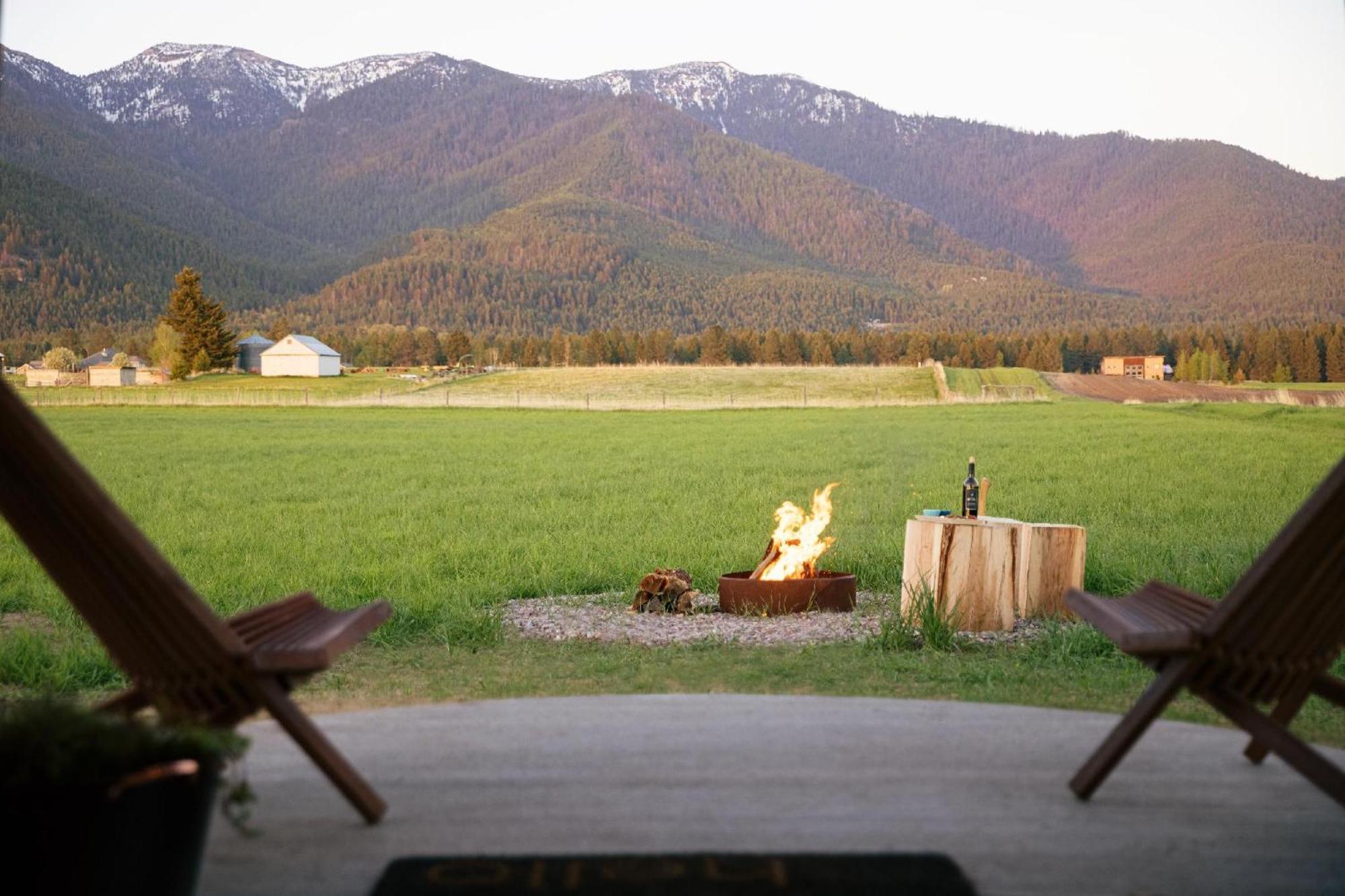 Clark Farm Silos - 5 Silo Mountain View Retreat كاليسبيل، مونتانا المظهر الخارجي الصورة